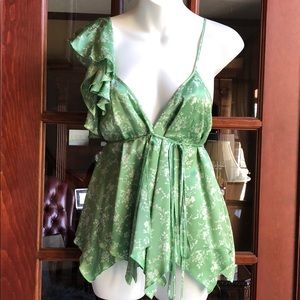 VS’ Romantic summer top